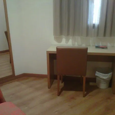 호스탈 람블라 2* 산트 보이 데 요브레가트
